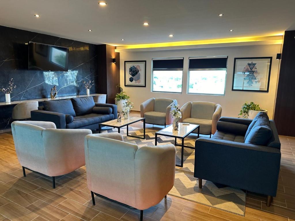 Shared lounge/TV area