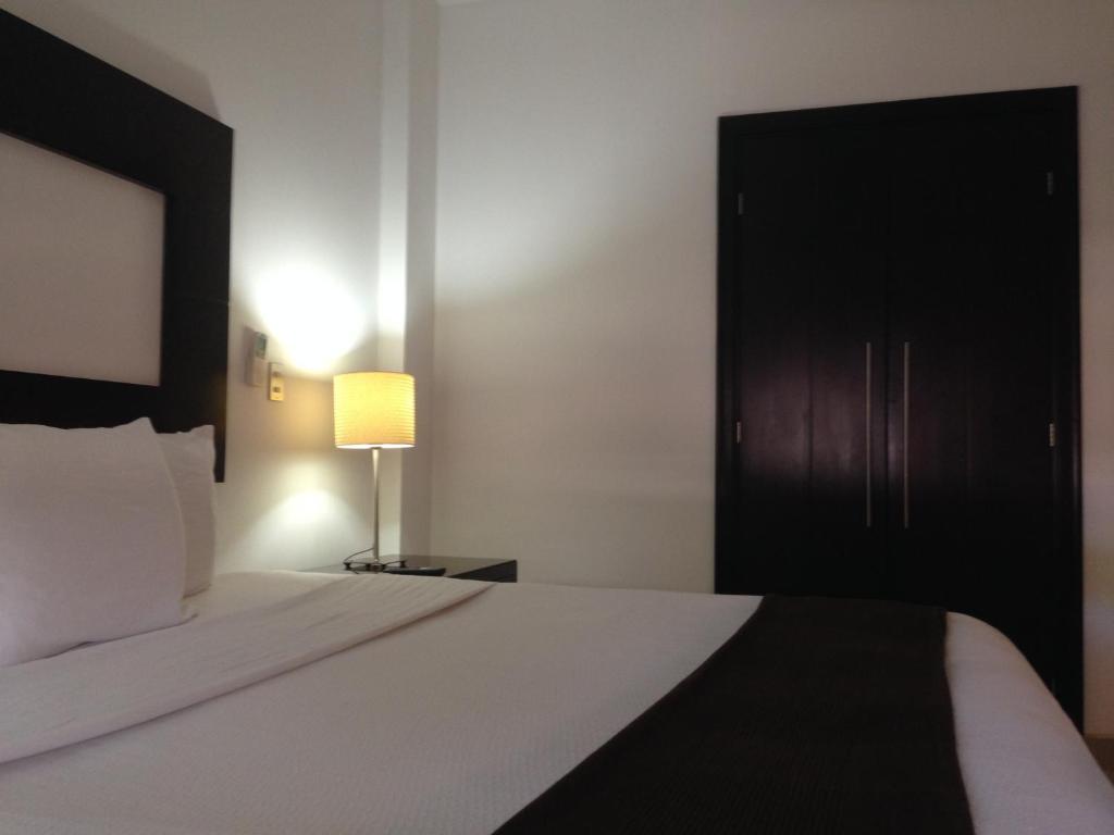 Hotel Brandts Ejecutivo Los Robles photo