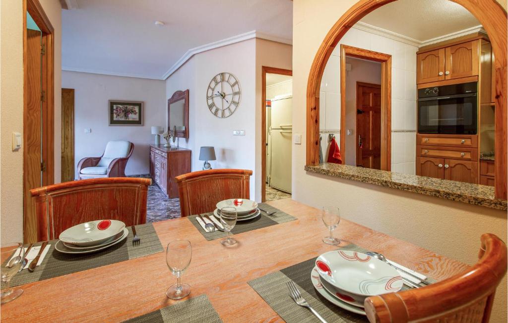 Stunning Apartment In Torrevieja - 5