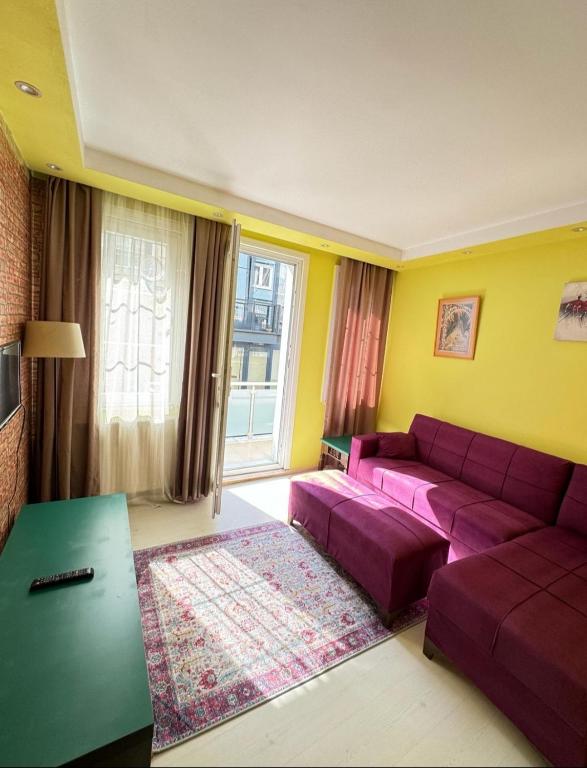 Plaesant apartment with Balcony, Istanbul