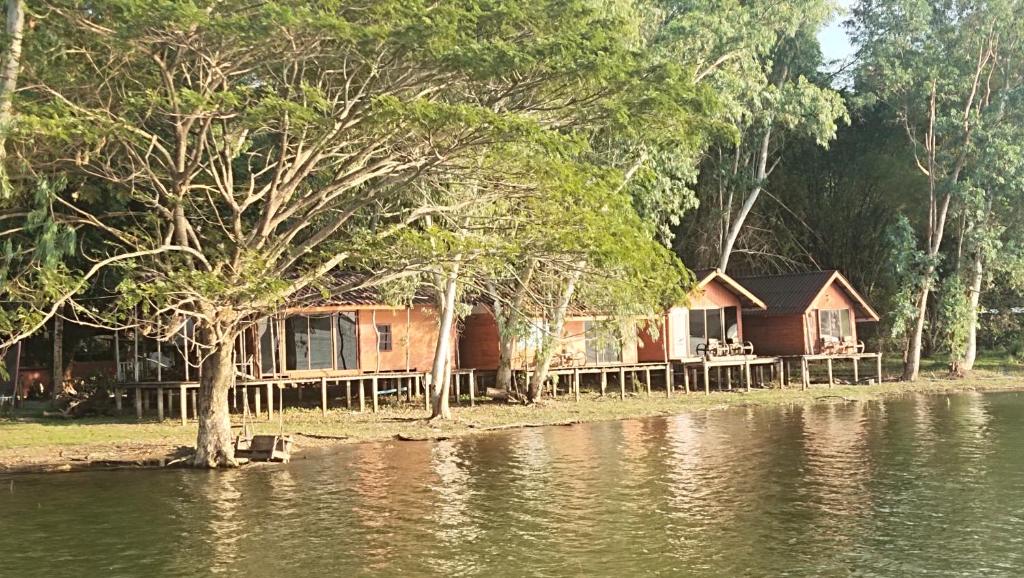 Shamballa Dok krai, Ban Chak Man Thet