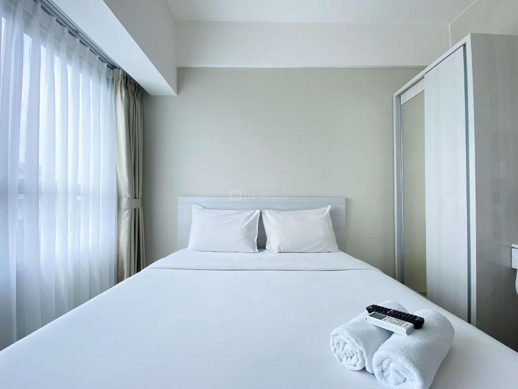 Restful and Simply Studio Springlake Summarecon Bekasi Apartment By Travelio, Bekasi