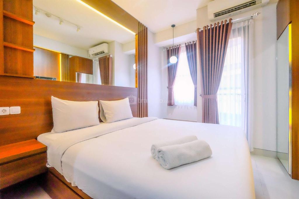 Restful and Minimalist Studio Transpark Cibubur Apartment By Travelio, Depok