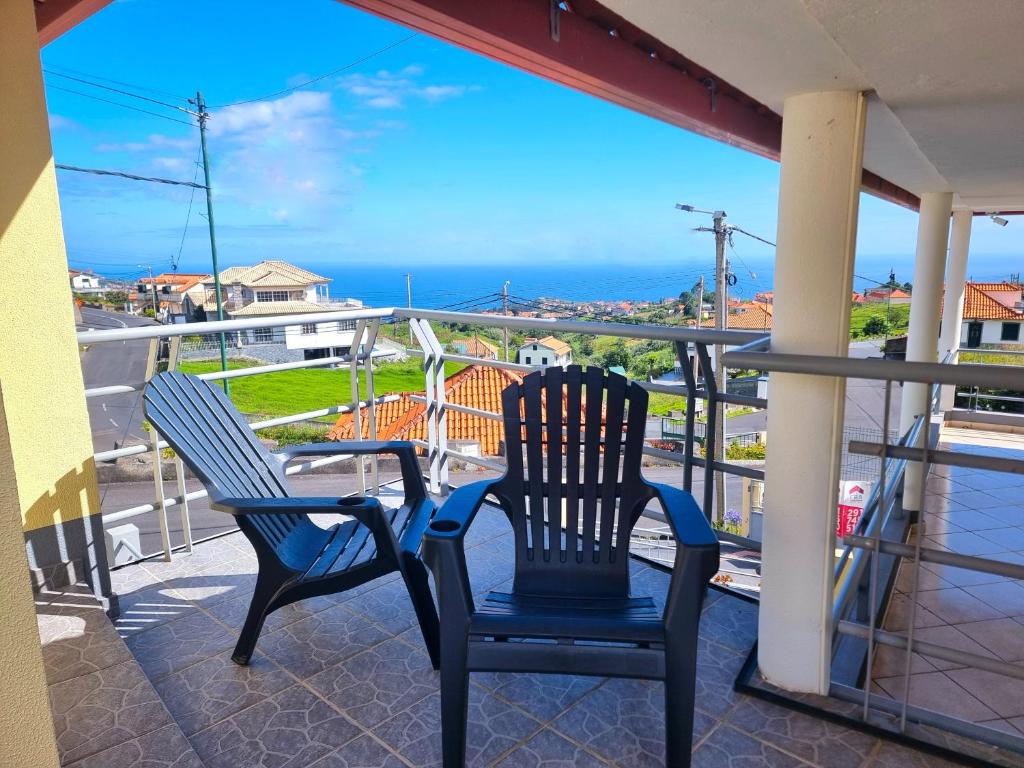 Santana Escape with Terrace Views, Near Levadas and Pico Ruivo, Santana