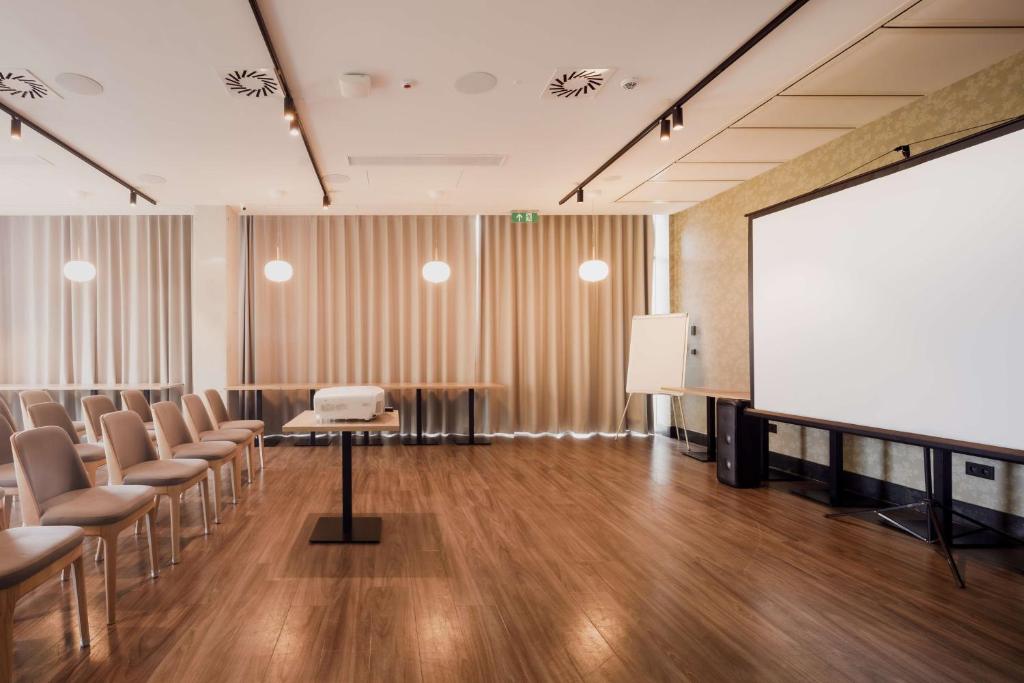 Sala de reuniões / Salões de baile