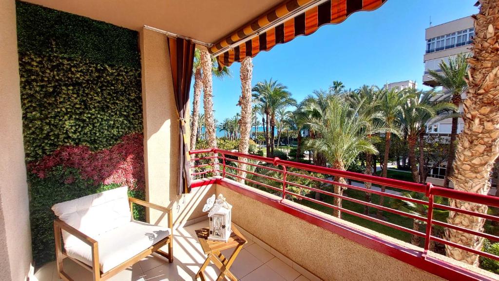 apartamento céntrico en 1ª línea de playa con piscinas y jardines - 1