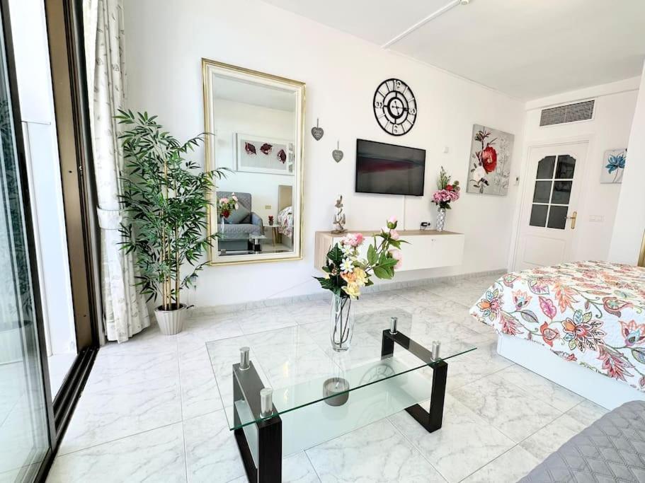 Central Fuengirola Studio Apartment with a Sea View - 3