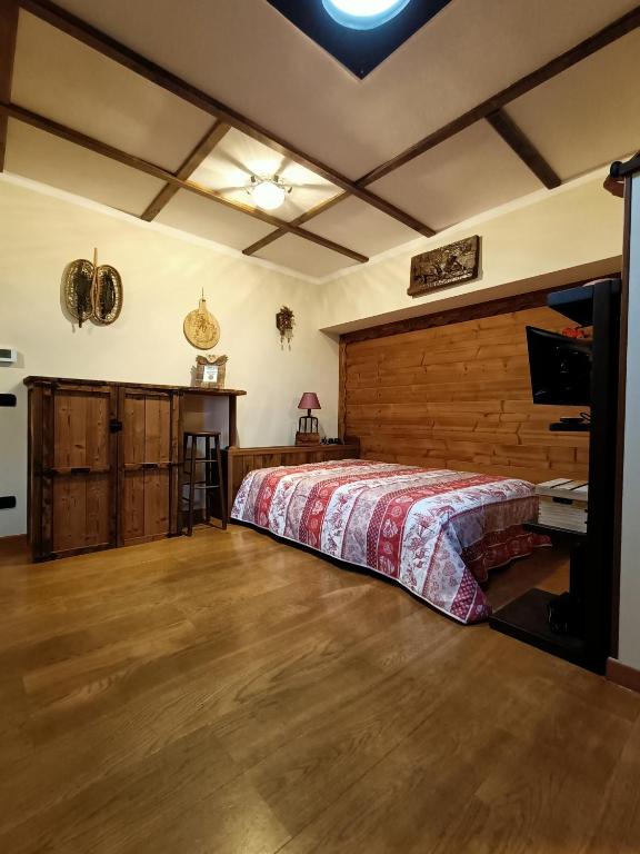 Cuckoo Apartment, Pila