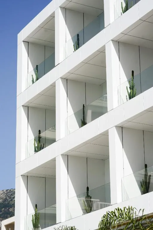 Naos Luxury Hotel, hotel in Vlorë