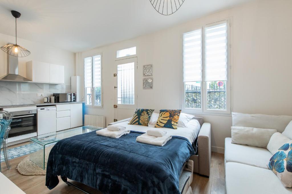 Spacious and bright 2-bedroom large apartment very close to Paris - near metro - 5