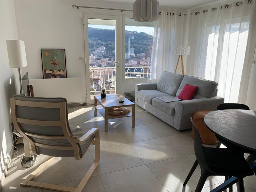 T4 VUE IMPRENABLE montagnes et ville - 1