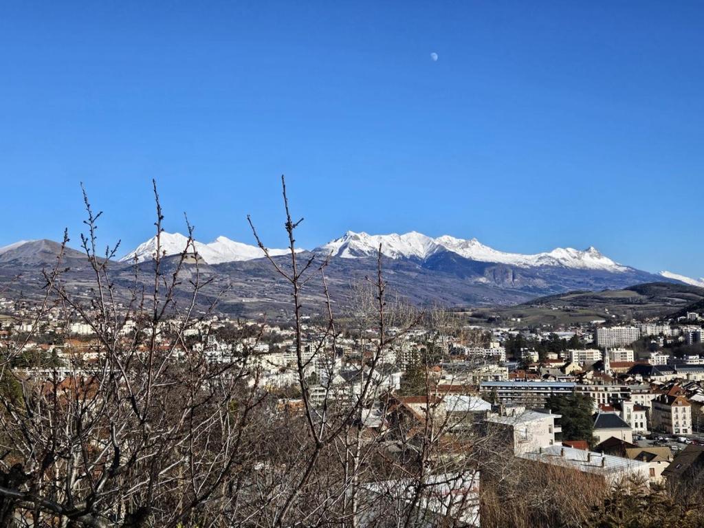 T4 VUE IMPRENABLE montagnes et ville - 2