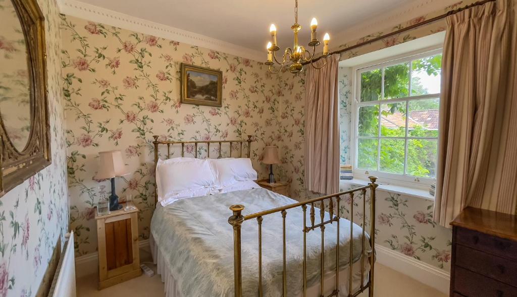 West Compton Manor photo 7
