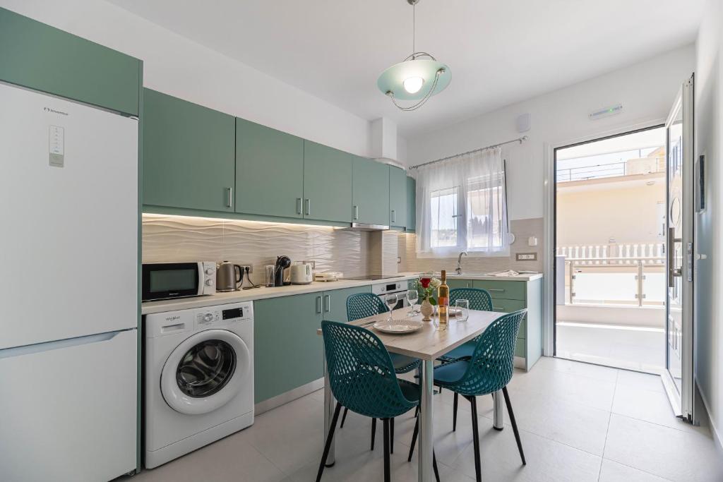 Antonis Studio, Archangelos