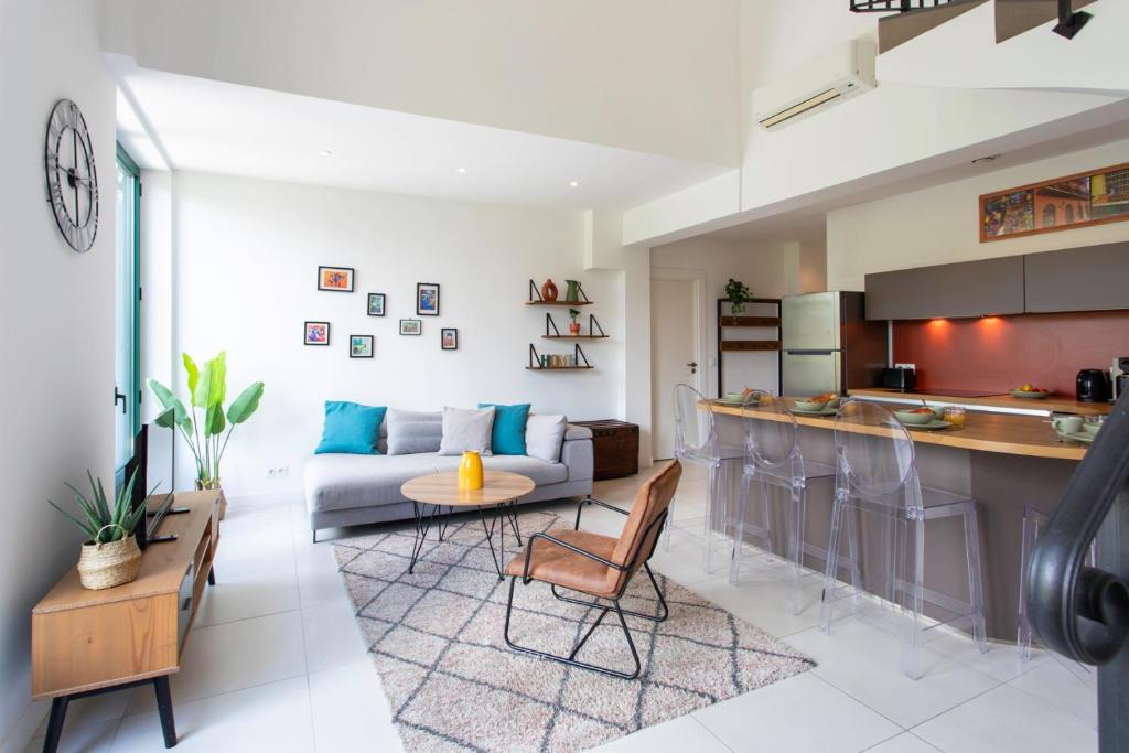C12 Staywizus - 2 BDR Duplex in Mougins - 2 Parking spaces, AC, Balcony & Pool - 2