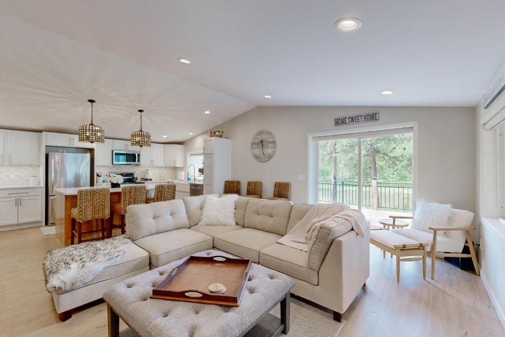 Two Bit Cabin, Deadwood