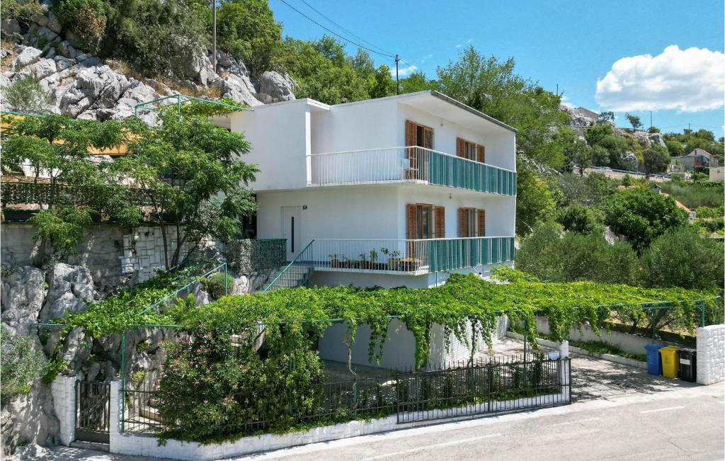 Beautiful Home In Kostanje With Wifi, Kostanje