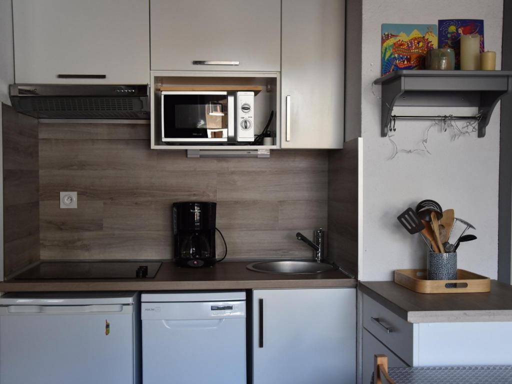 Duplex ensoleillé centre village avec balcon et parking privé - FR-1-464-86 - 2