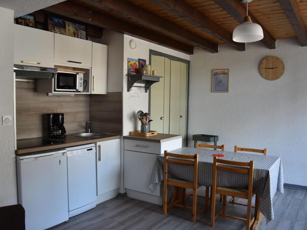 Duplex ensoleillé centre village avec balcon et parking privé - FR-1-464-86 - 3