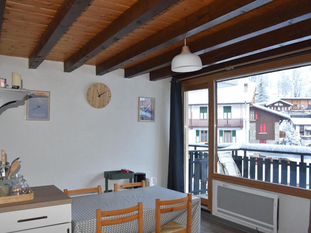 Duplex ensoleillé centre village avec balcon et parking privé - FR-1-464-86 - 5