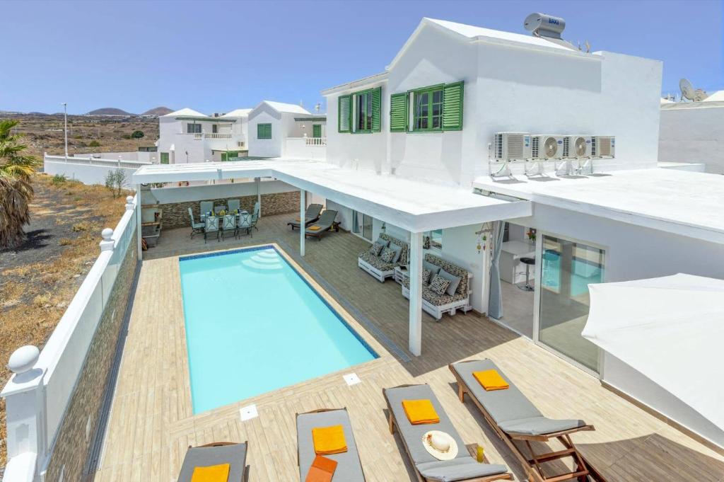 Villa Deluxe by Villa Plus, Puerto del Carmen