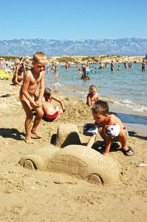 Apartment 696-9 for 4+2 pers. in Lopar, Lopar