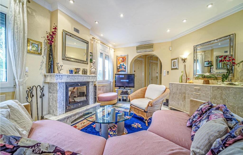 Stunning Home In Oliva - 3