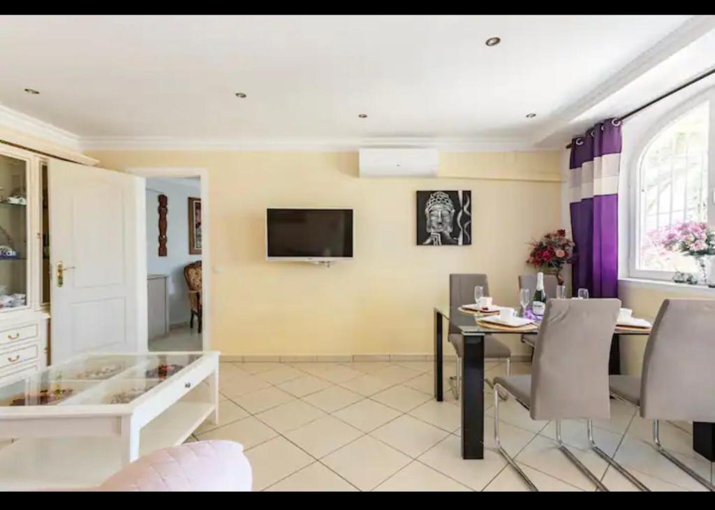 HOMESTAY GROUNDFLOOR PRIVATE GARDEN AND PARKING shared POOL 200meters away - 5