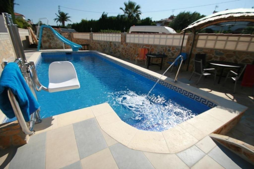 Ferienhaus in Dénia mit Grill, gemeinschaftlichem Pool und Garten, Els Poblets