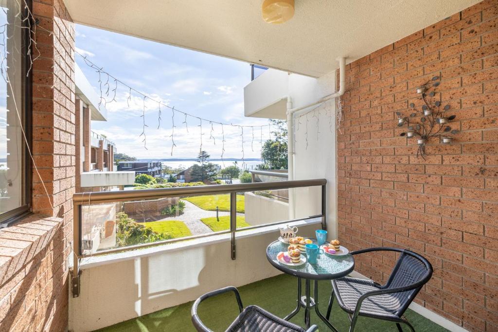 The Commodore 17, 9-11 Donald St - water views, Wi-Fi, Nelson Bay