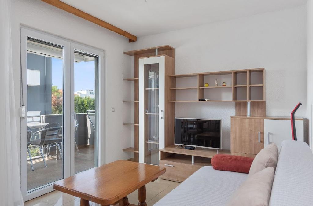 Apartment in Sukošan with Seaview, Terrace, Air condition, WIFI (3495-3), Sukošan