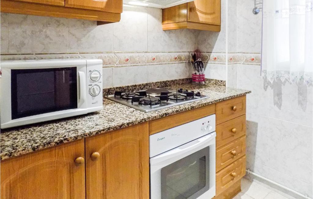 2 Bedroom Lovely Apartment In Oropesa Del Mar - 5