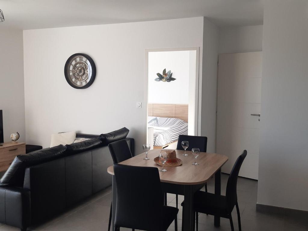 Superbe T2 climatisé avec parking, 4 pers, proche plage - FR-1-798-23 - 2