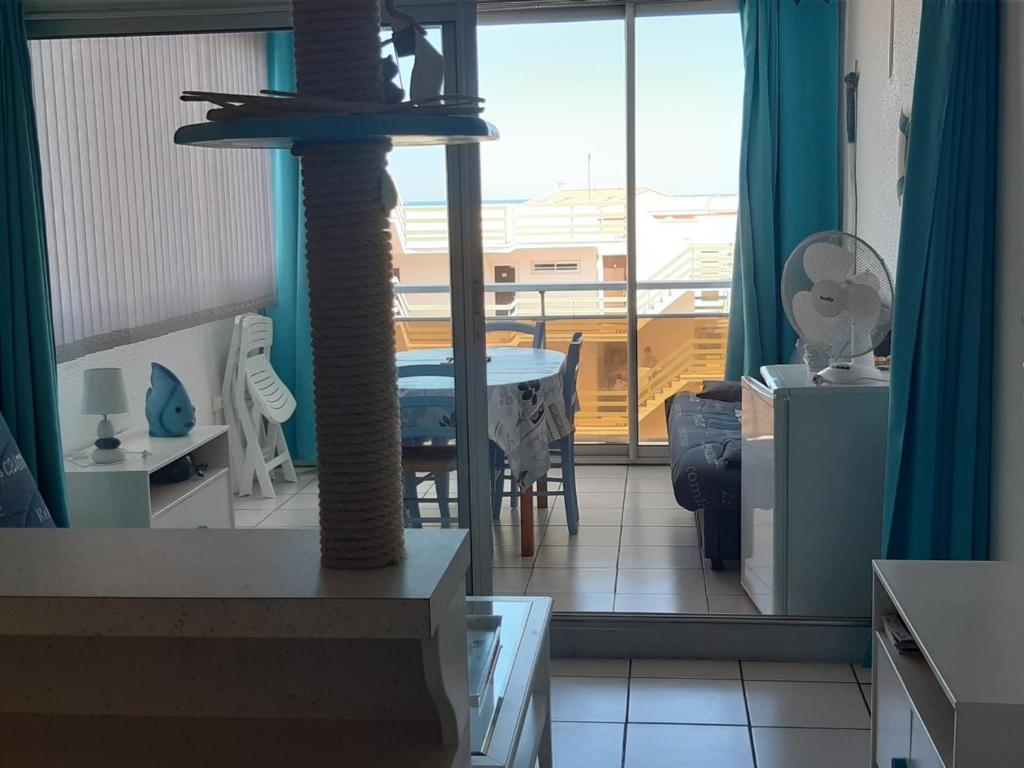Coquet T2 à 100m de la Mer, Loggia, Wifi, Parking, Équipé pour 4 Personnes - FR-1-798-22, Leucate