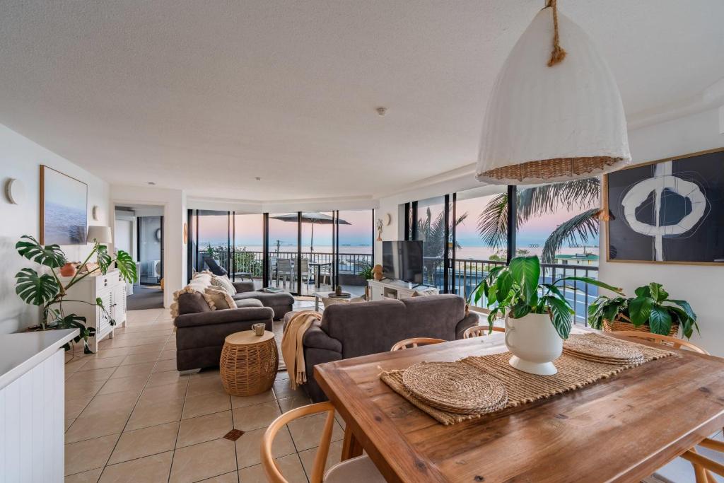 The Rocks 3J, Gold Coast