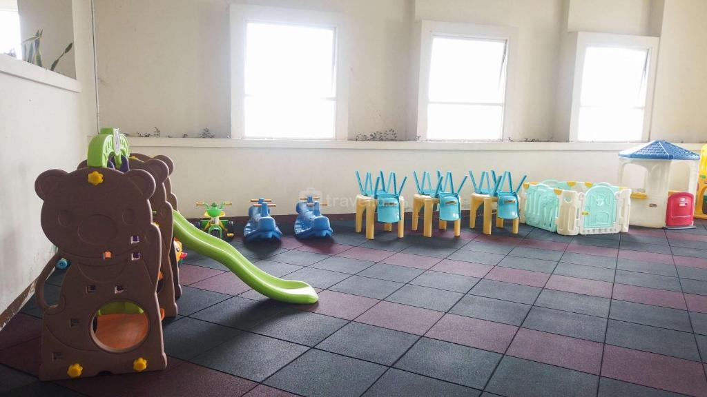 Good Deal and Comfortable 1BR The Boulevard Apartment By Travelio, Jakarta