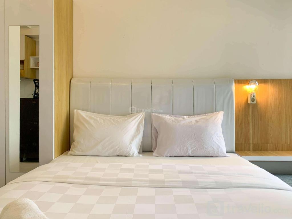 Restful and Cozy Studio Tokyo Riverside PIK 2 Apartment By Travelio, Rawalembang