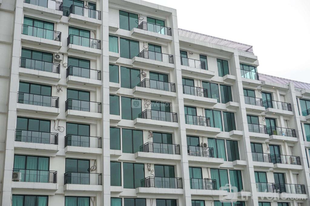 Simple and Comfort Studio Apartment at Nine Residence By Travelio, Jakarta