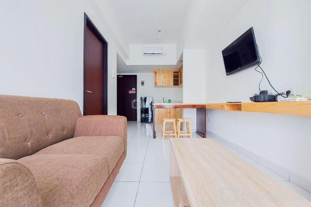 Nice and Comfy 1BR at Casa De Parco Apartment By Travelio, Tangerang