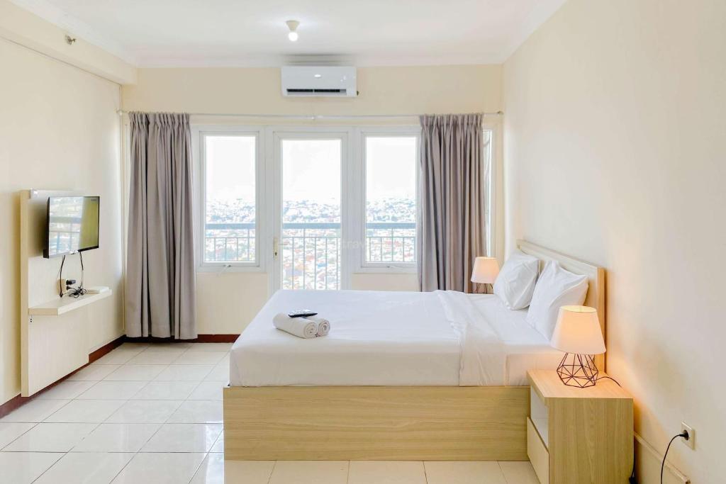 Modern Studio (No Kitchen) Grand Palace Kemayoran Apartment (Free IPL & Utilities) By Travelio, Jakarta