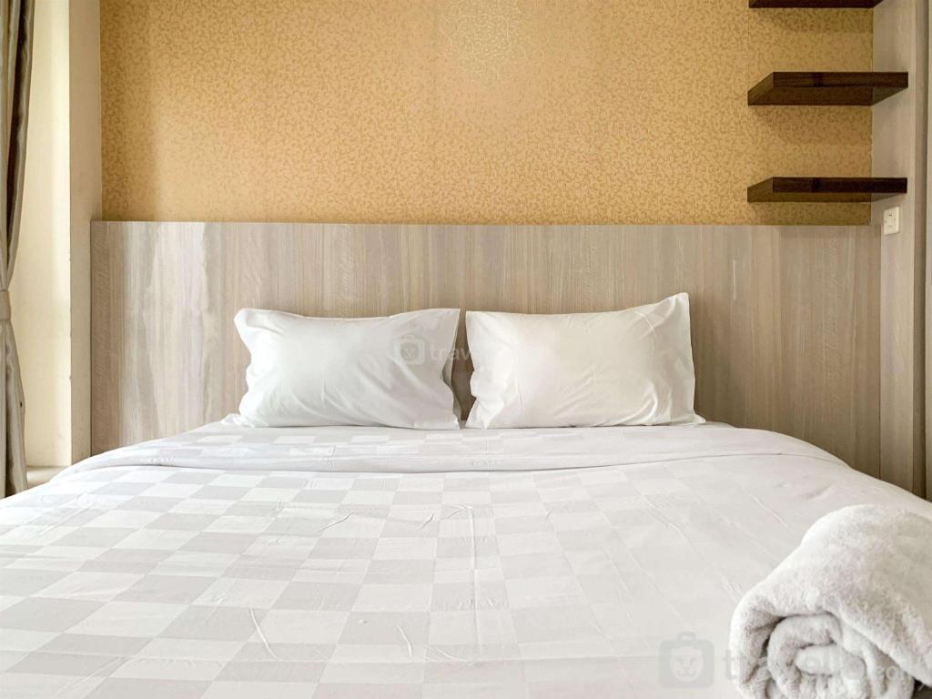 Modern Look and Comfy Studio Tifolia Apartment By Travelio, Jakarta