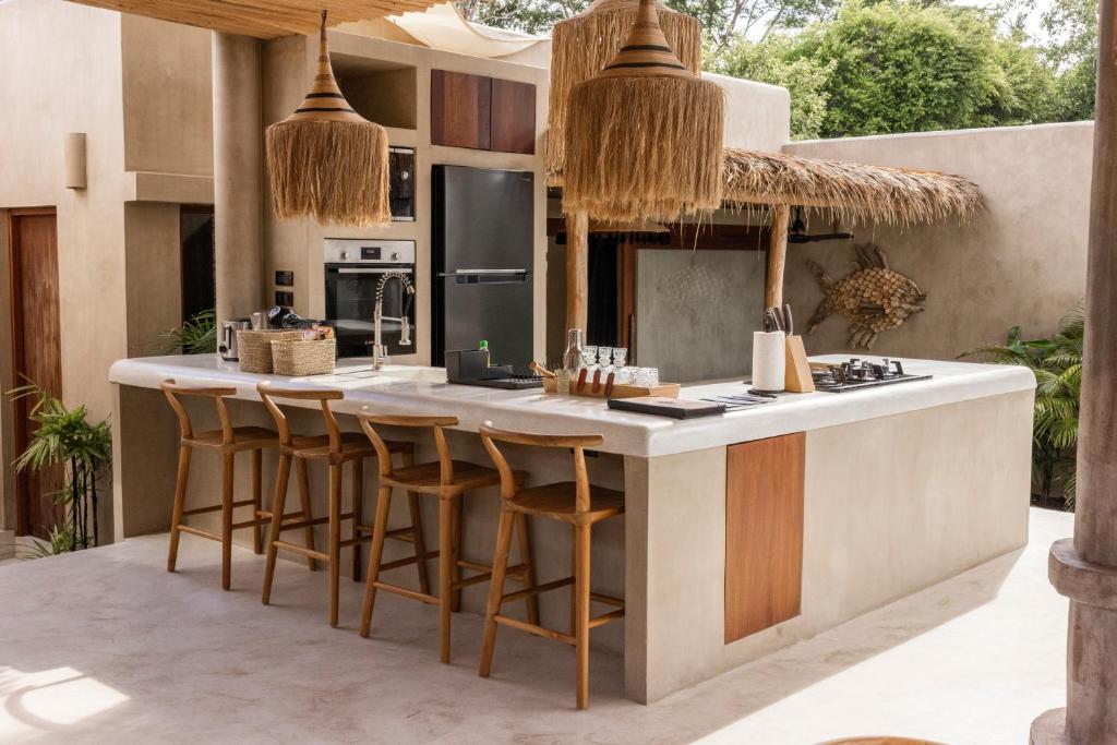 4. 카르마 리조트 ..