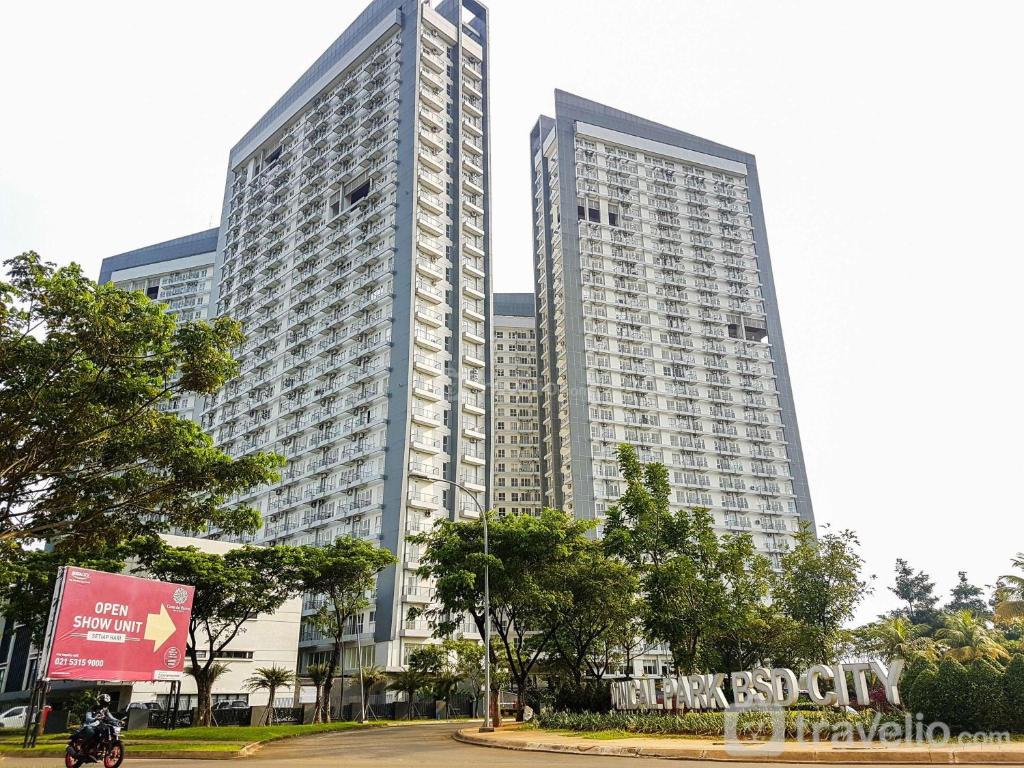 Homey and Comfy 1BR at Casa de Parco Apartment By Travelio, Tangerang