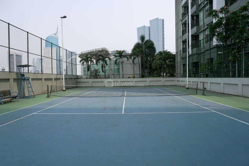 Comfortable and High Floor 2BR Apartment at Thamrin Residence By Travelio, Jakarta