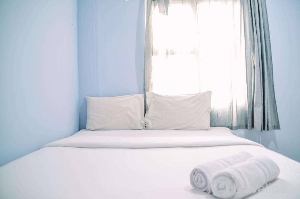 Pleasant Studio at Baileys Apartment By Travelio, Tangerang