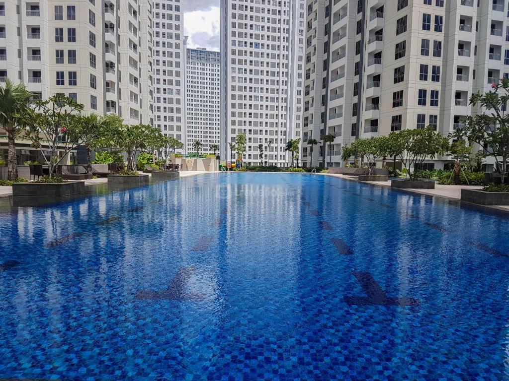 Modern and Comfy 1BR at M-Town Signature Apartment By Travelio, Tangerang