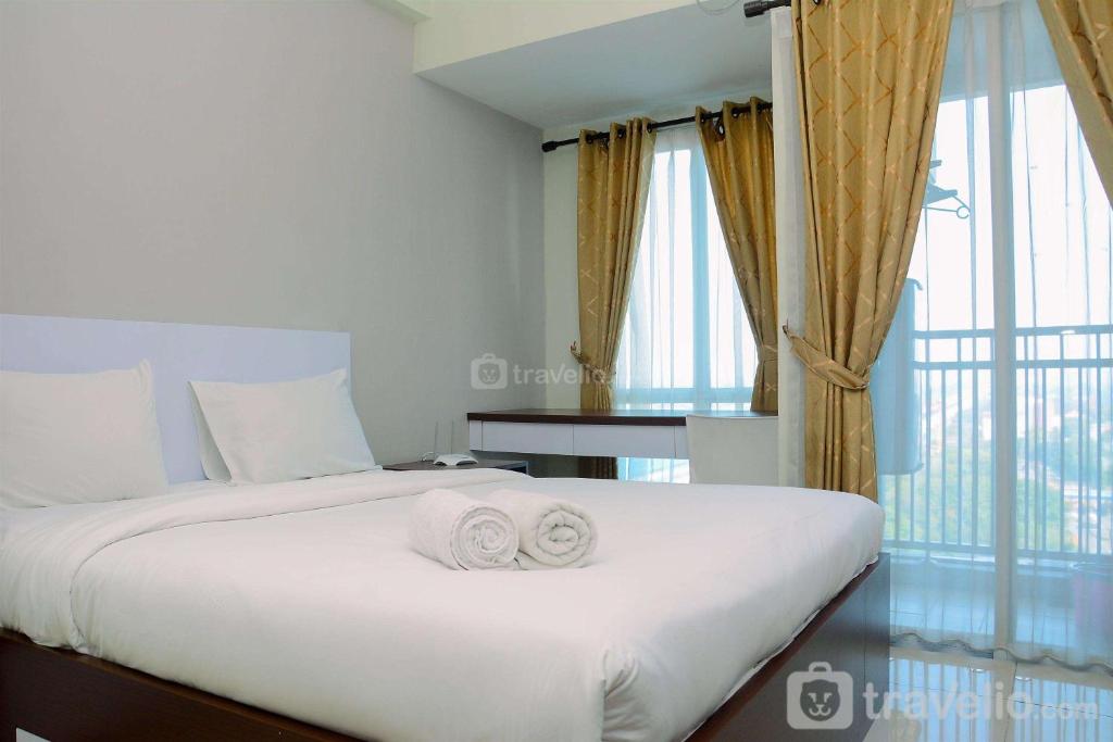 Modern and Comfy Studio at Grand Dhika City Apartment By Travelio, Bekasi