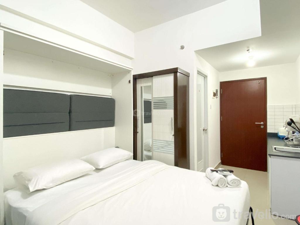 Restful and Tidy Studio Sayana Bekasi Apartment By Travelio, Bekasi