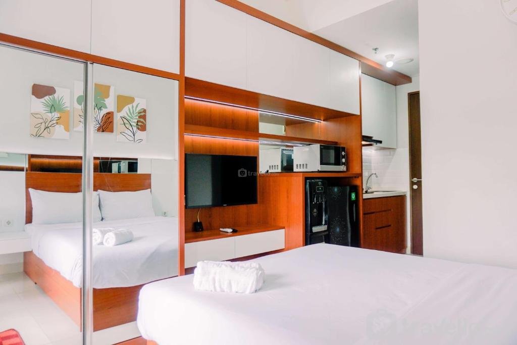 Luxury and Modern Studio at Transpark Bintaro Apartment By Travelio, Tangerang