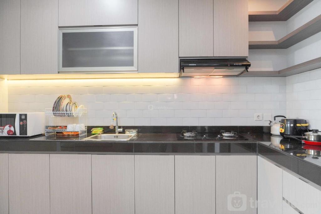 2BR Citralake Suites 2nd Floor Comfy Easy Access Apartment By Travelio, Jakarta